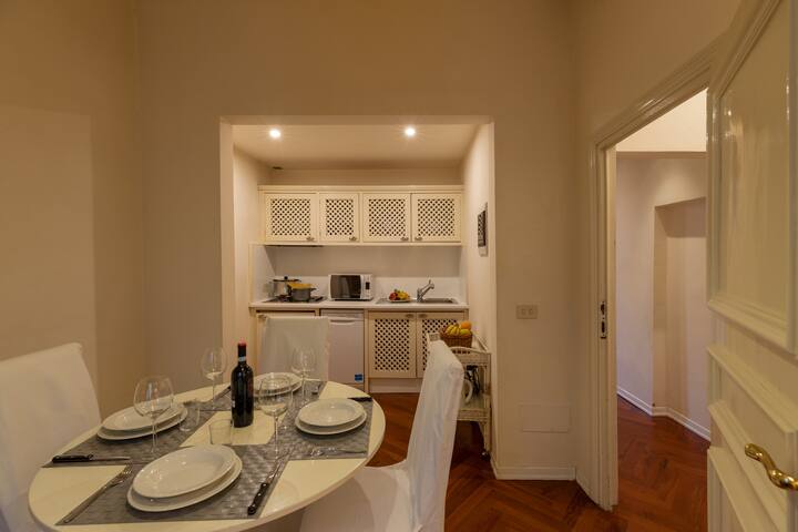 Cashmere apartment a stone’s throw from the Duomo gallery image 4