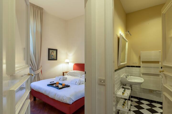 Cashmere apartment a stone’s throw from the Duomo gallery image 3