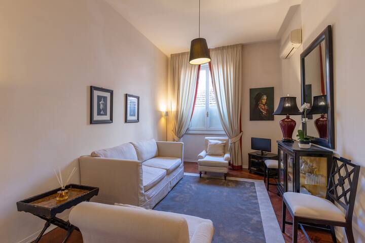 Cashmere apartment a stone’s throw from the Duomo gallery image 2