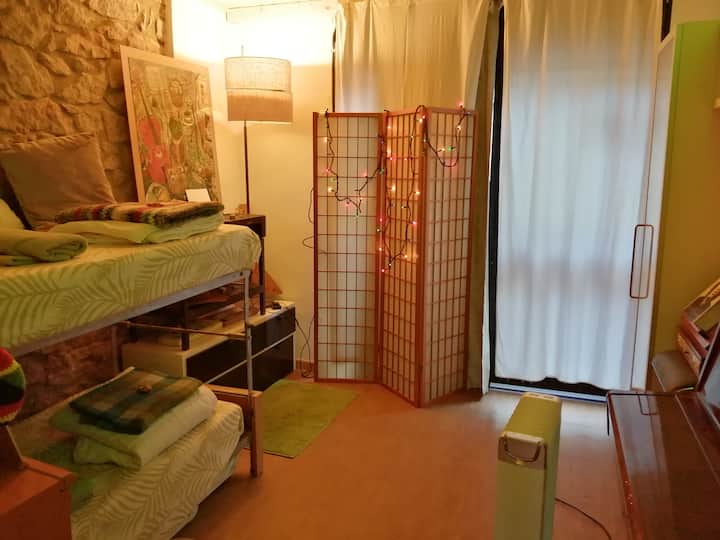 Chumba cha 2 cha kulala kilicho na kitanda cha ghorofa cha viti 3