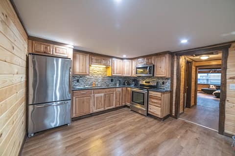 Fully renovated cabin in the perfect location