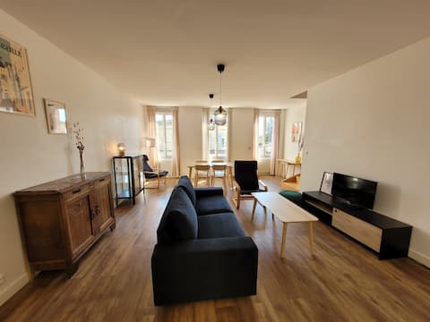 Cozy & bright duplex in the heart of the village
