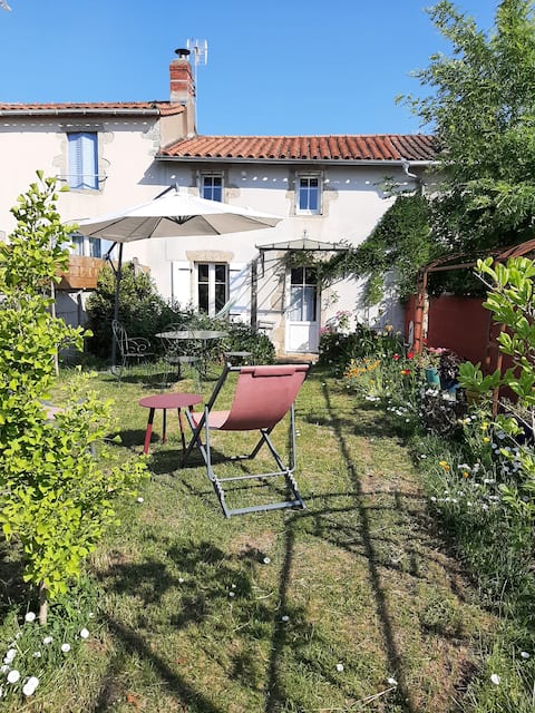 Charming house on the banks of the Sèvre
