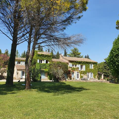 Private cottage adjoining a Provençal farmhouse
