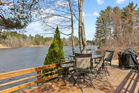 Impressive large, 4 Bedroom Waterfront Home, King Suite