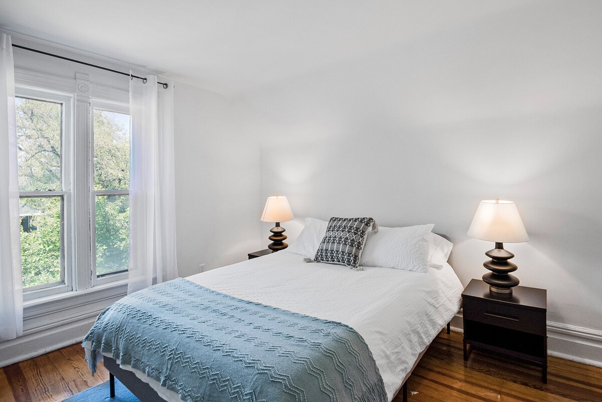 第三间卧室（配备1.8米宽双人床）。