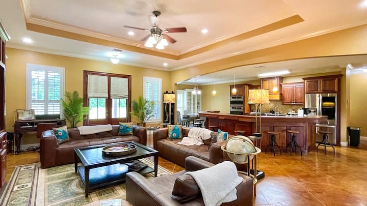 A spacious 4 bedroom home with a pool!