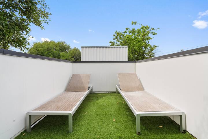 Location! Walk to UT stadium, Moody 6 bdrm/8bth gallery image 3