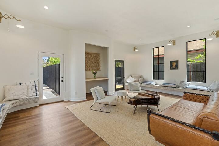 Location! Walk to UT stadium, Moody 6 bdrm/8bth gallery image 4