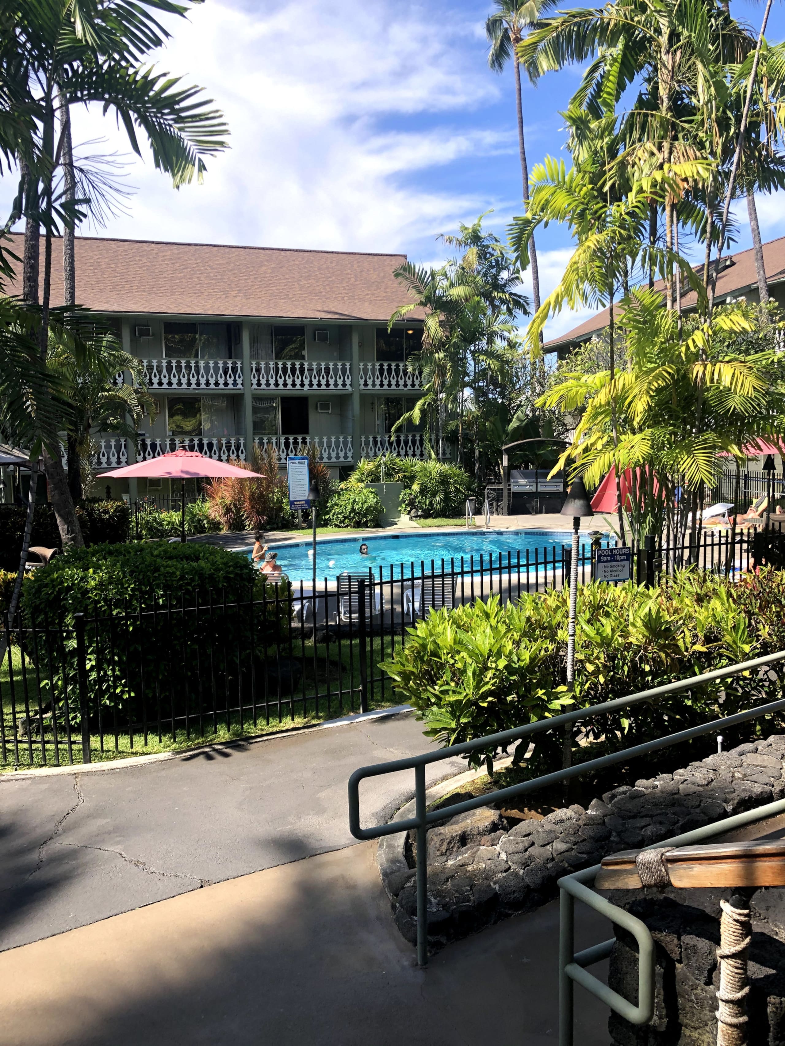 Condo in Kailua-Kona · ★4.73 · 1 bedroom · 3 beds · 1 shared bath - Image 1