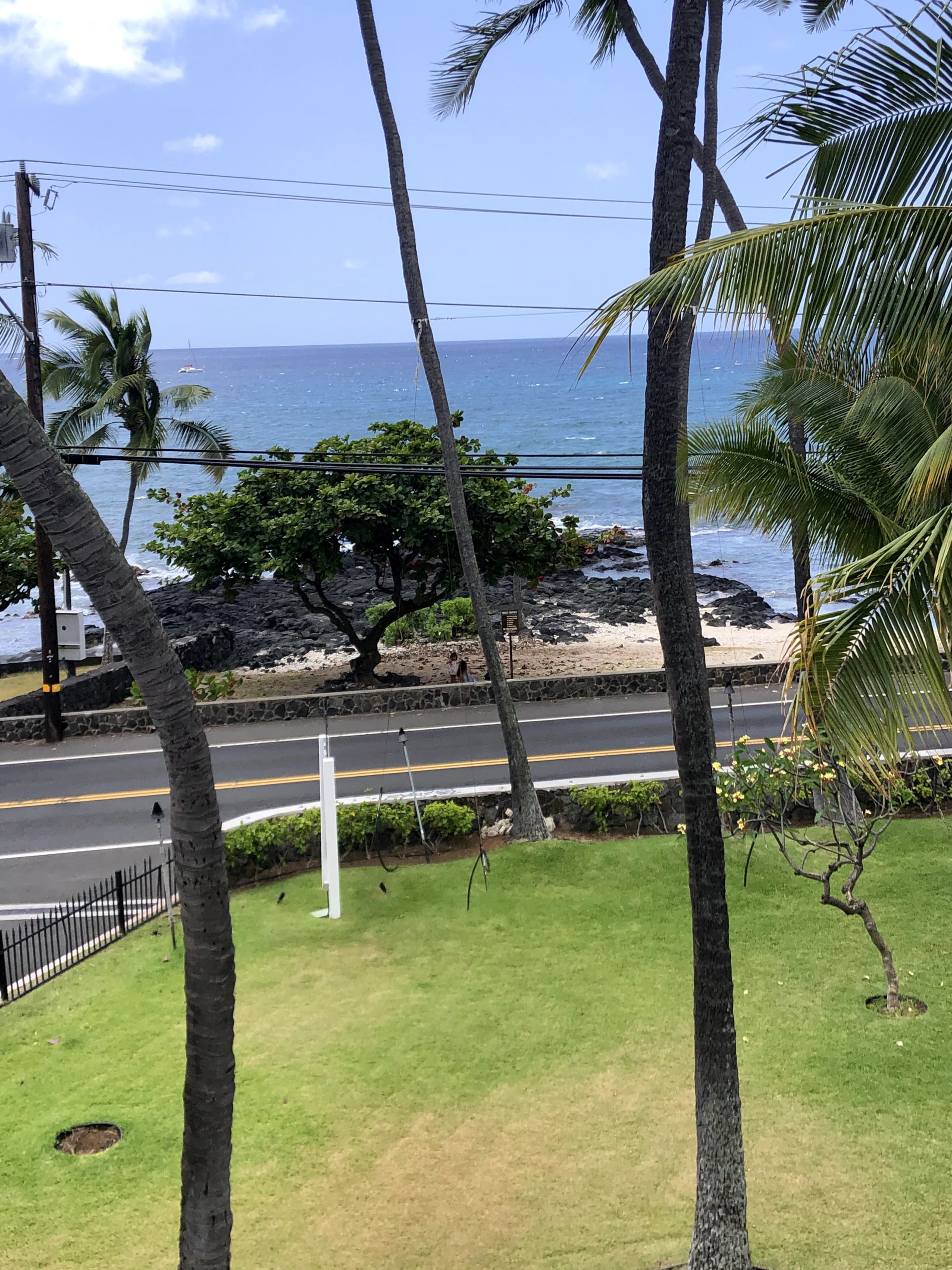 Condo in Kailua-Kona · ★4.73 · 1 bedroom · 3 beds · 1 shared bath - Image 3