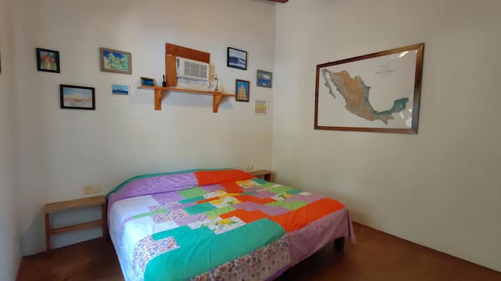 gostinjska soba s bračnim krevetom