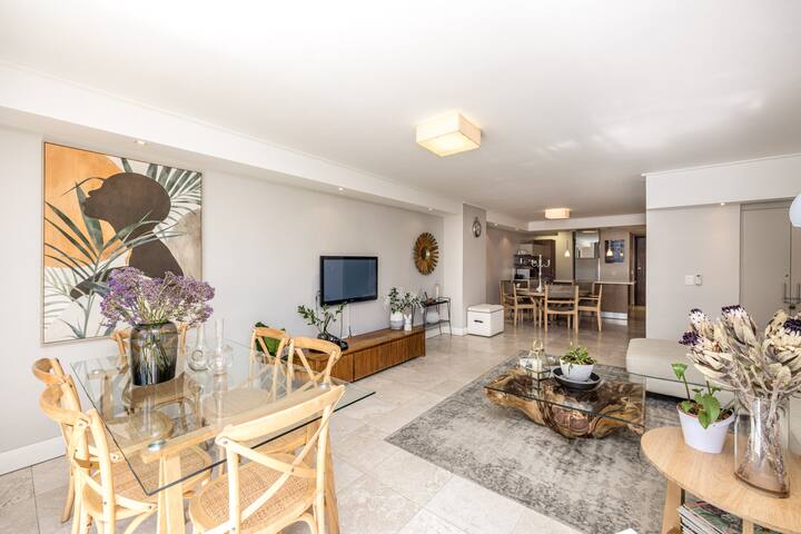 A magical home on the Cape Town Waterfront Canals gallery image 4