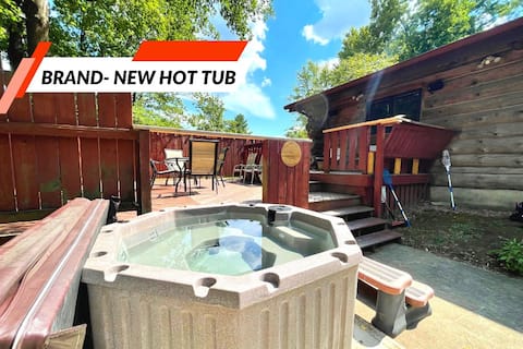 Log Cabin w/ Hot tub - Near Casino & Downtown Cape