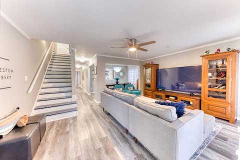 3BR/2.5BA. 6 guests. No cleaning fee!