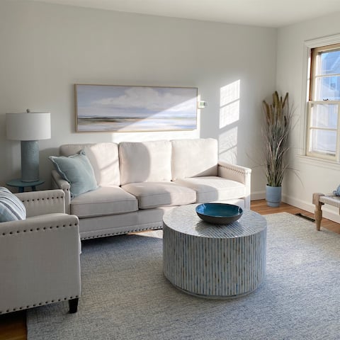 Adorable Beach Cottage Just Steps From Town & Bay