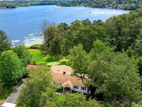 Lakefront Home 5 Bedrms, 3 Baths