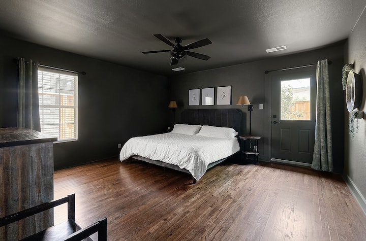 Მყუდრო საწოლი დიდი ზომის - იდეალურია ვარსკვლავთკარიბჭის მსგავსად დასაძინებლად ან სწრაფად დასაძინებლად! 