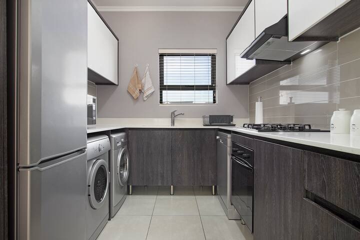 Stunning 2Bedroom Holiday Apartment – The Sandown gallery image 4