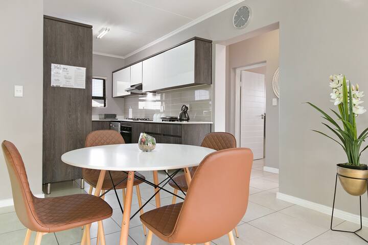 Stunning 2Bedroom Holiday Apartment – The Sandown gallery image 2