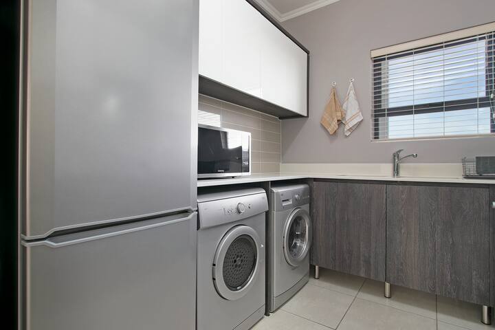 Stunning 2Bedroom Holiday Apartment – The Sandown gallery image 5