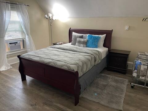 Cheerful Spacious Room 8