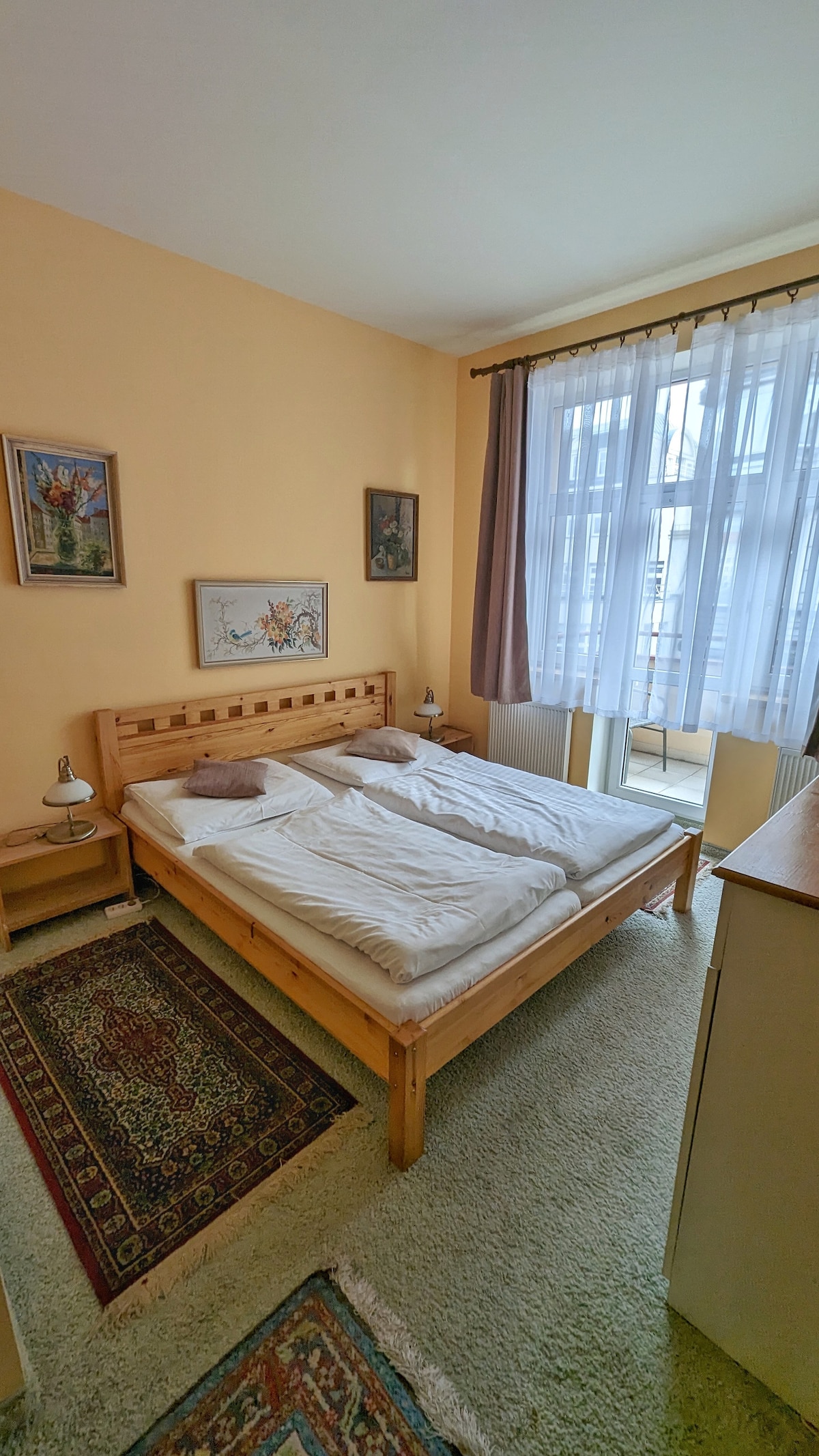 غرفة النوم رقم 2، تحتوي على شرفة خاصة بها