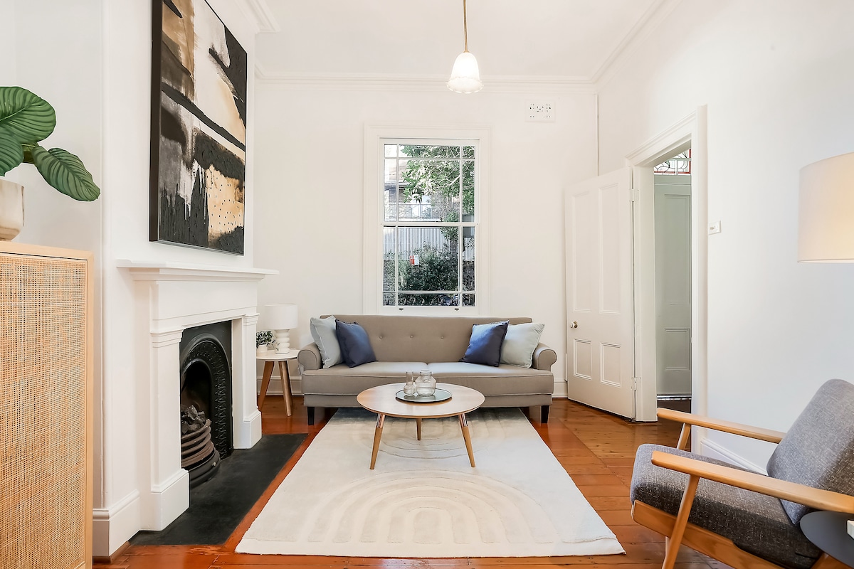 Top Airbnb: The Myrtle House + Courtyard — Spacious 3BR in Chippendale