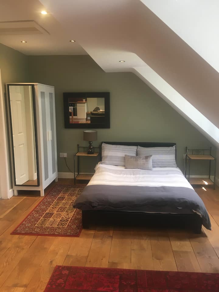 10 Best Airbnb Vacation Rentals In Wolverhampton, UK Updated 2024