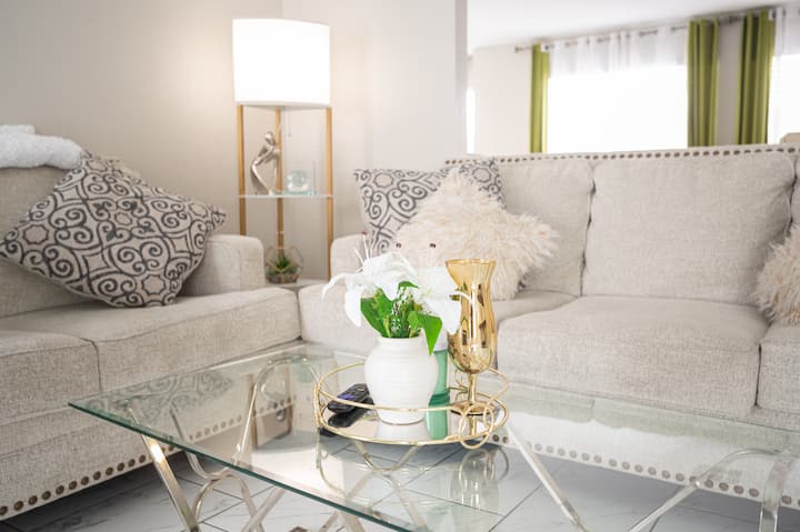 Serenity Sands: Desert Villa Getaway - North Las Vegas