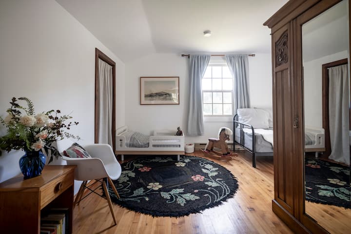 Light-filled Suite On Picturesque Flower Farm - Victoria