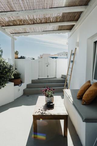 Charming Cycladic home: Sleeps 7, 3 Beds & 3 Baths gallery image 2