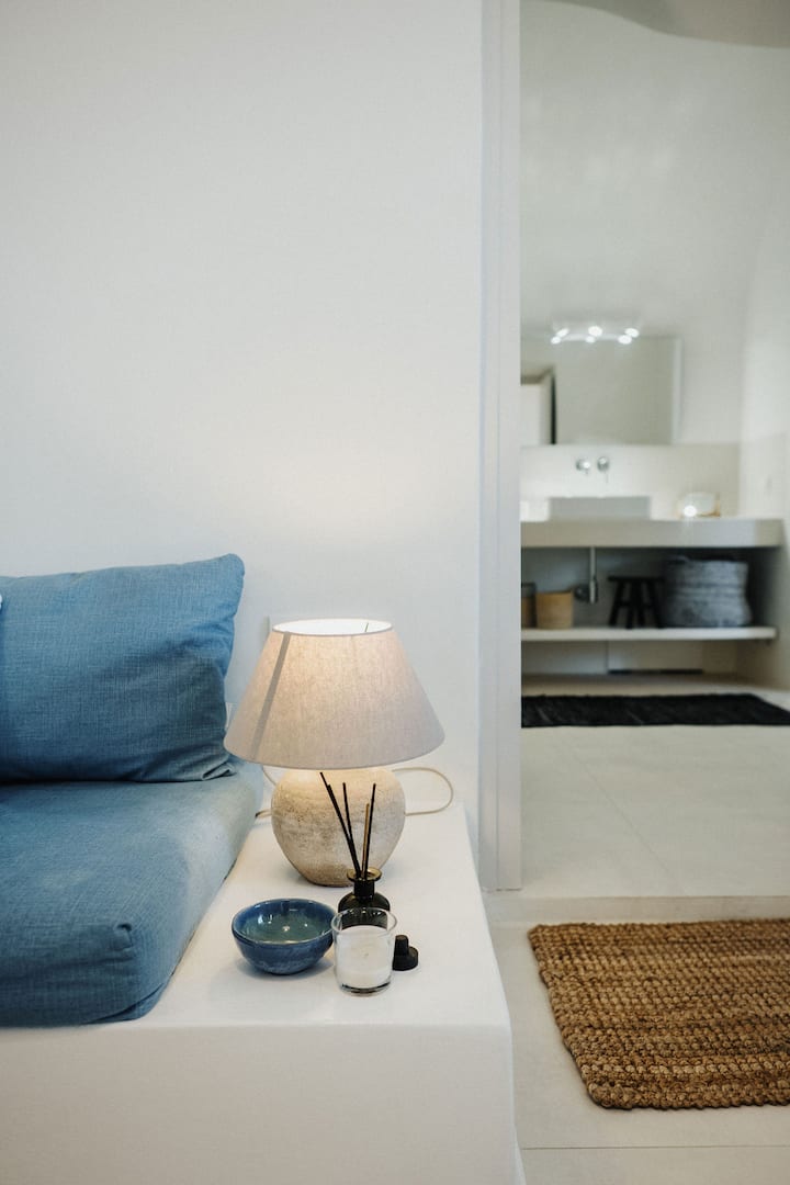Charming Cycladic Home: Sleeps 7, 3 Beds & 3 Baths - Oia