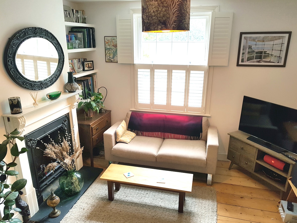 Top Airbnb: Brighton townhouse, garden and gorgeous cat in The City Of Brighton And Hove