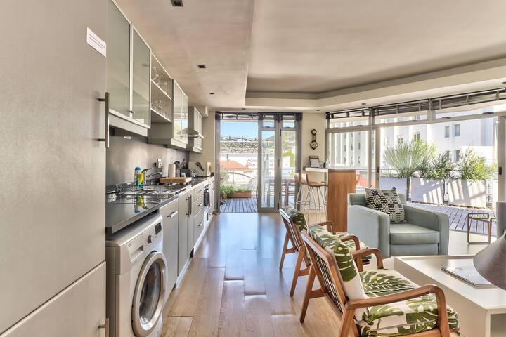 Amazing 2 bed apartment with breathtaking views gallery image 4