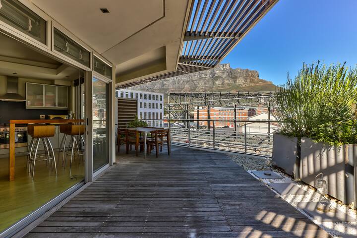 Amazing 2 bed apartment with breathtaking views gallery image 5