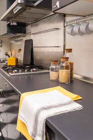 Centrale apartment for 9 Pergolesi 29 gallery image 3