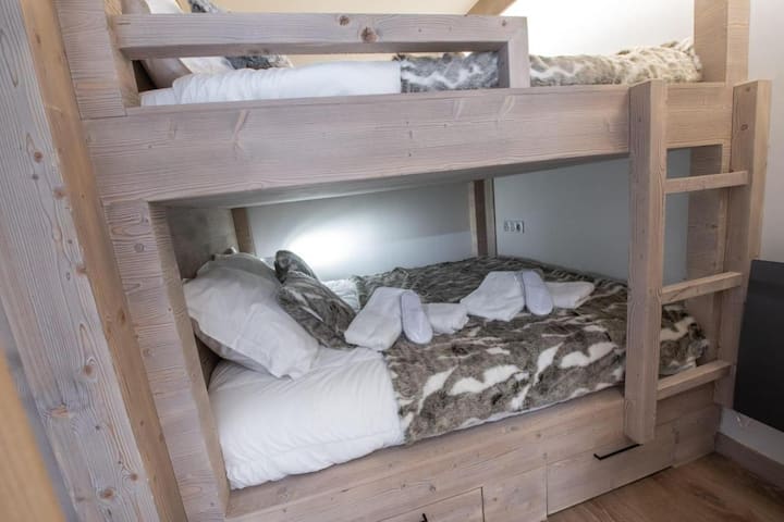 Horský kútik s poschodovou posteľou (160 x 200)x2