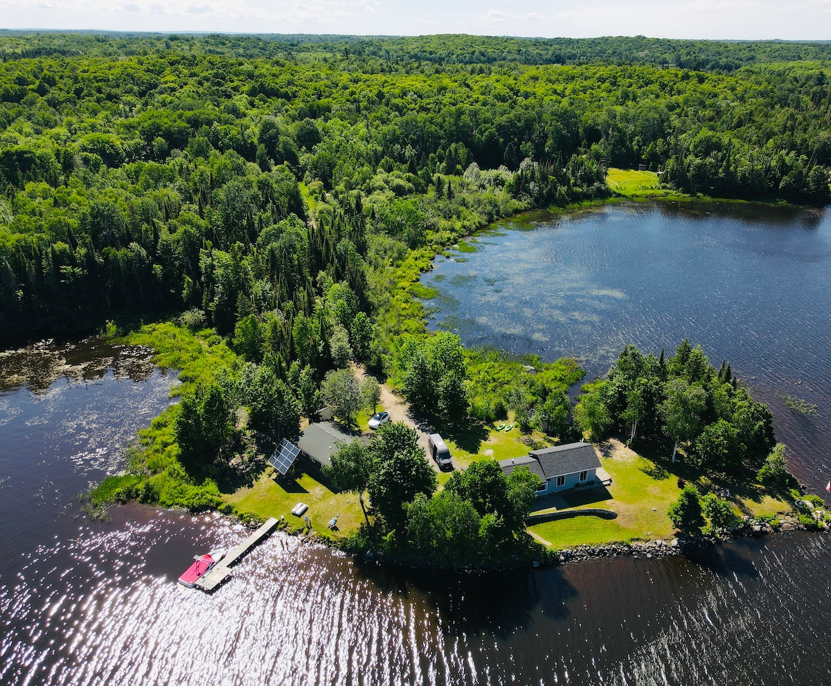 Waterfront Cottage on Beautiful Wasi Lake Cottages for Rent in