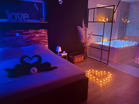 Waroux Loft & Romantic Space (Jacuzzi&Sauna)