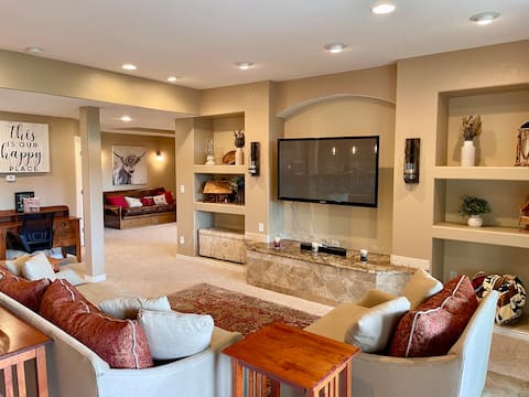 Views Galore & Mountain Luxury Near Palmer Lake