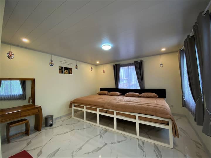 Spavaća soba 5 s 2 bračna kreveta (160x200)