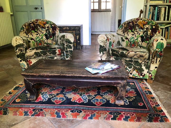 Dans Demeure 17e, Très Bel Appt Et Jardin Poétique - Uzès