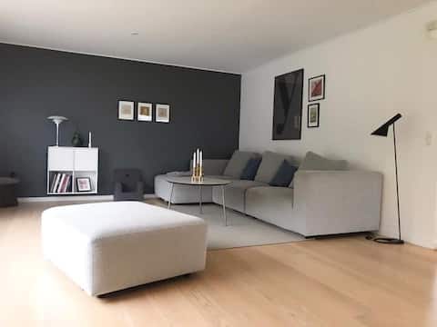 Lovely bright modernized villa with free parking space.