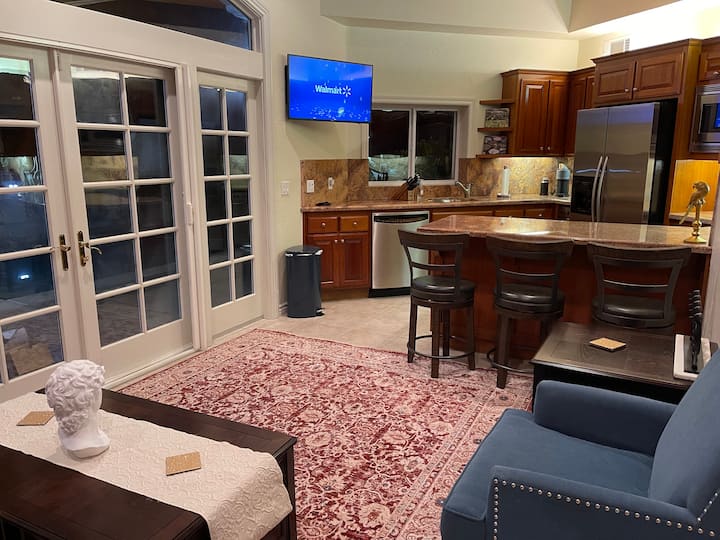 French Garden Poolside Retreat -Wine & Safari Park - San Diego