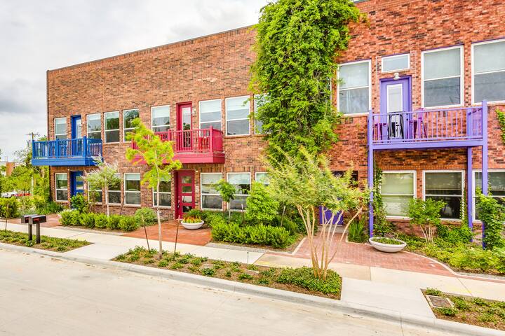 New Luxury 2000 SF Townhome in S. MAIN AREA gallery image 2