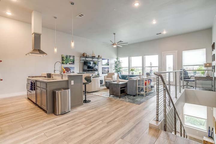 New Luxury 2000 SF Townhome in S. MAIN AREA