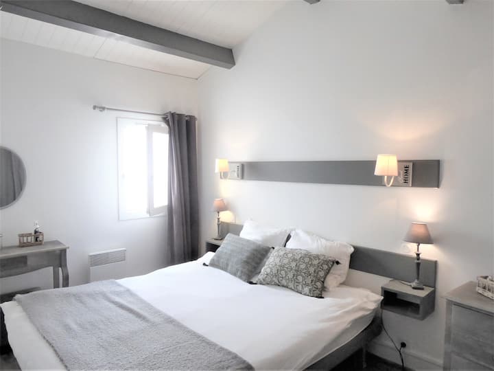 La habitación de los padres, una atmósfera acogedora y relajante, una cama KIng Size de 160 cm de ancho