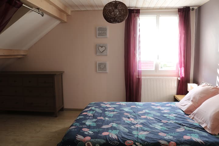 Spavaća soba 2, 1. kat, krevet 160 cm.