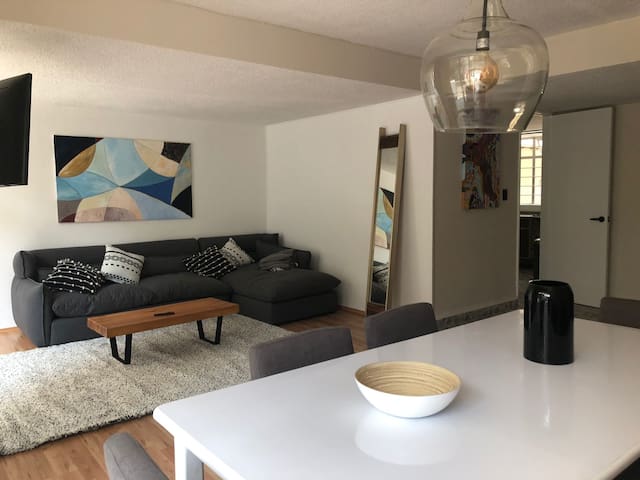 2 Apts in the same building 5Br gallery image 5